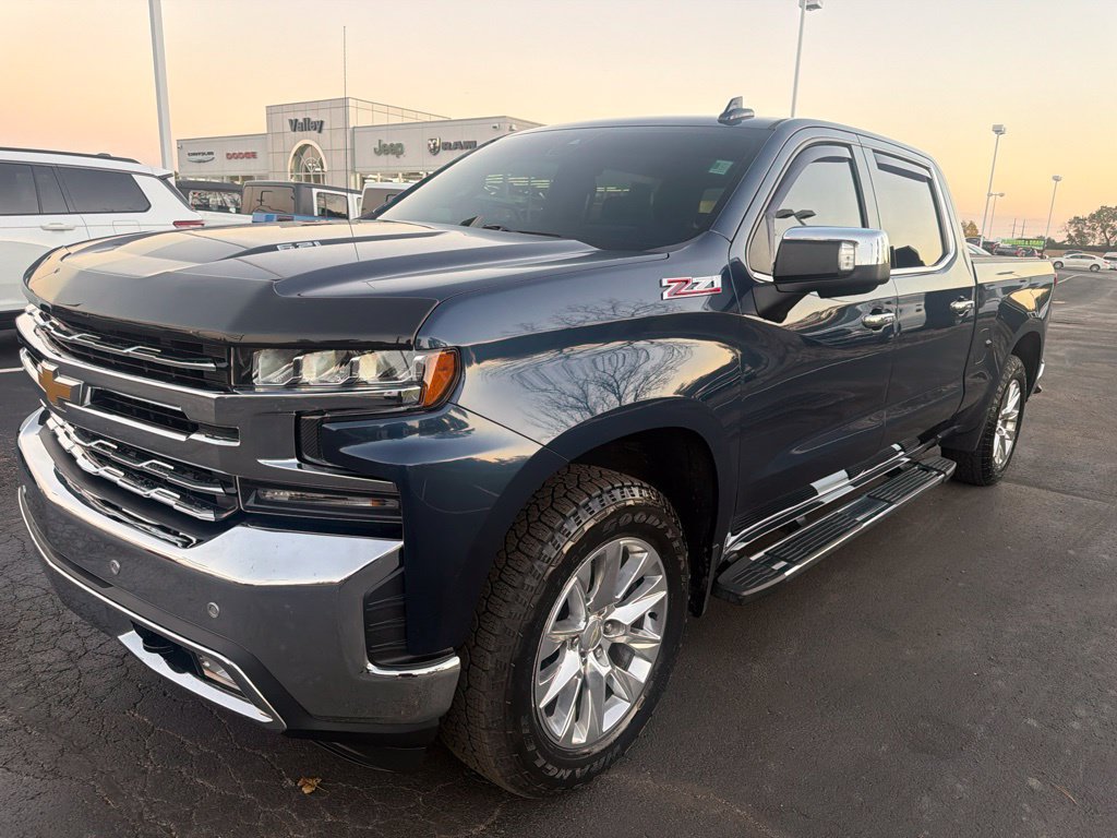 Used 2022 Chevrolet Silverado 1500 LTZ w/ LTZ Premium Package AWD/4WD image 3