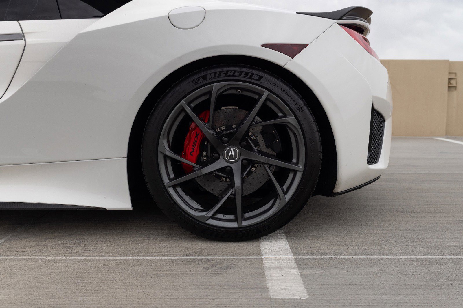 Used 2017 Acura NSX image 28