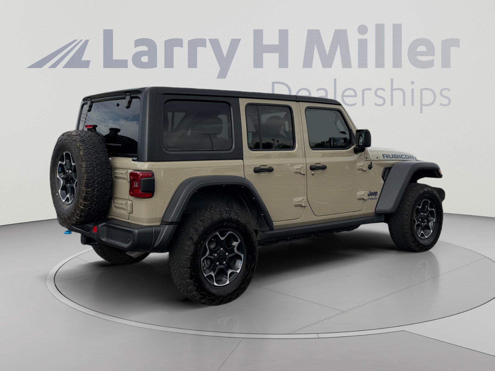 Used 2022 Jeep Wrangler Unlimited Rubicon 4xe w/ Cold Weather Group AWD/4WD image 5