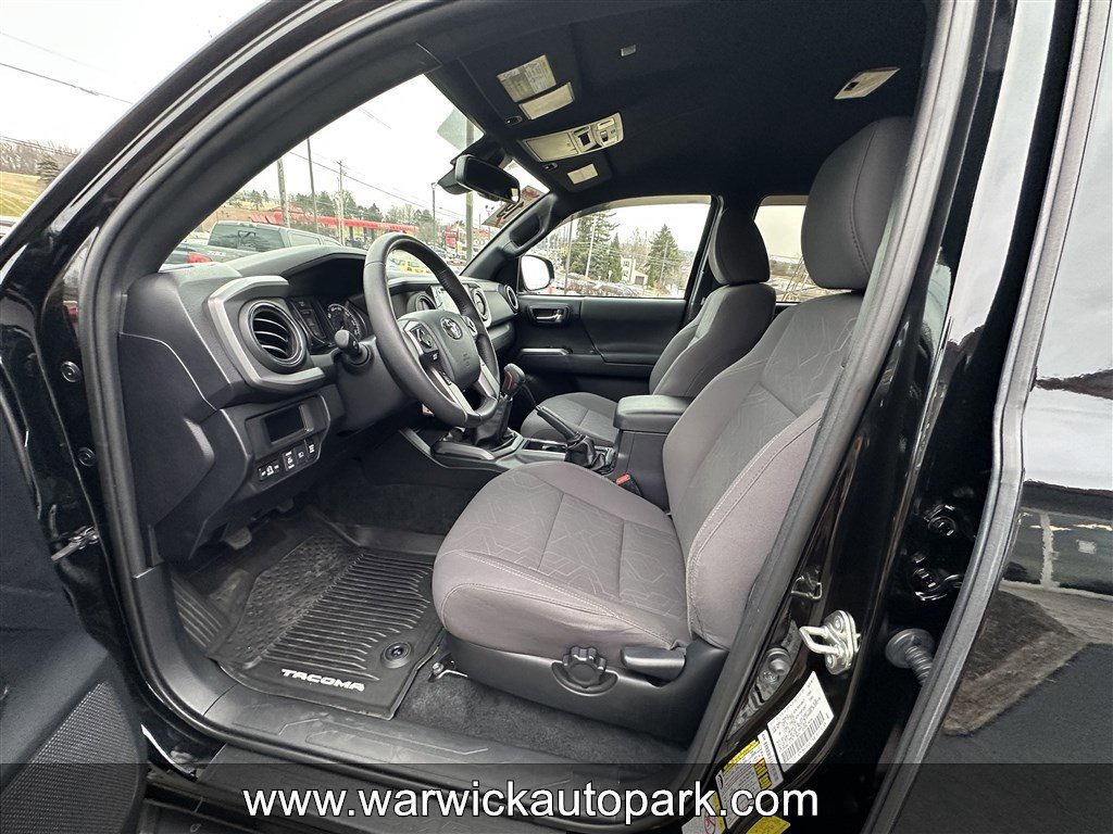 Used 2019 Toyota Tacoma TRD Sport AWD/4WD image 4