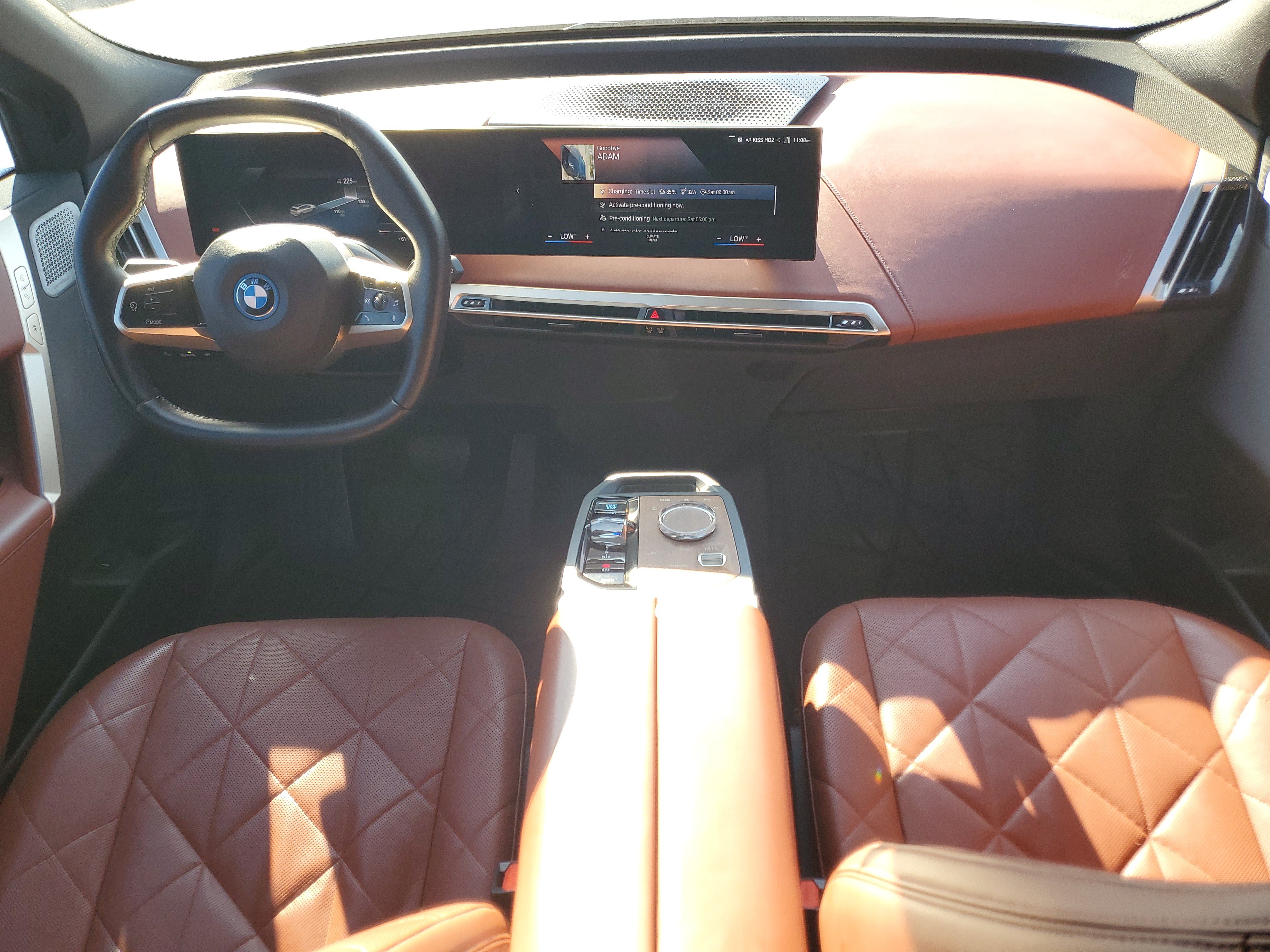 Used 2022 BMW iX xDrive50 w/ Premium Package AWD/4WD image 16
