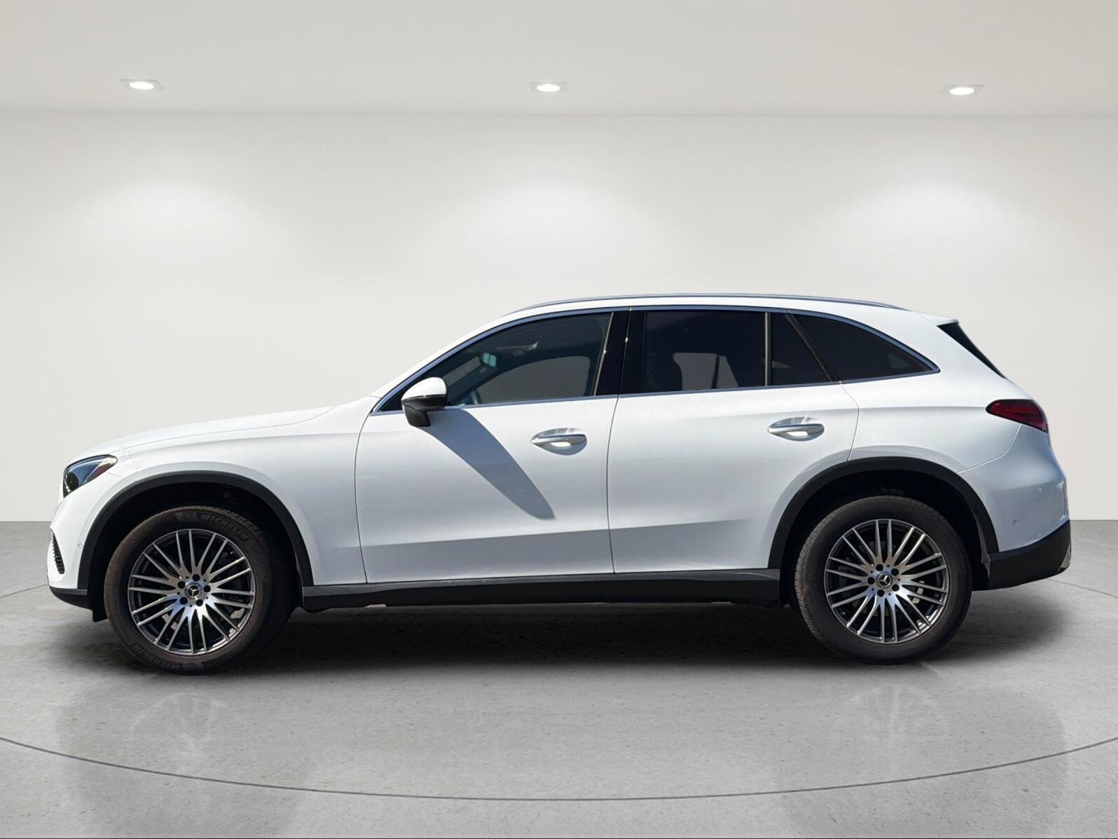 Used 2024 Mercedes-Benz GLC 300 4MATIC image 2