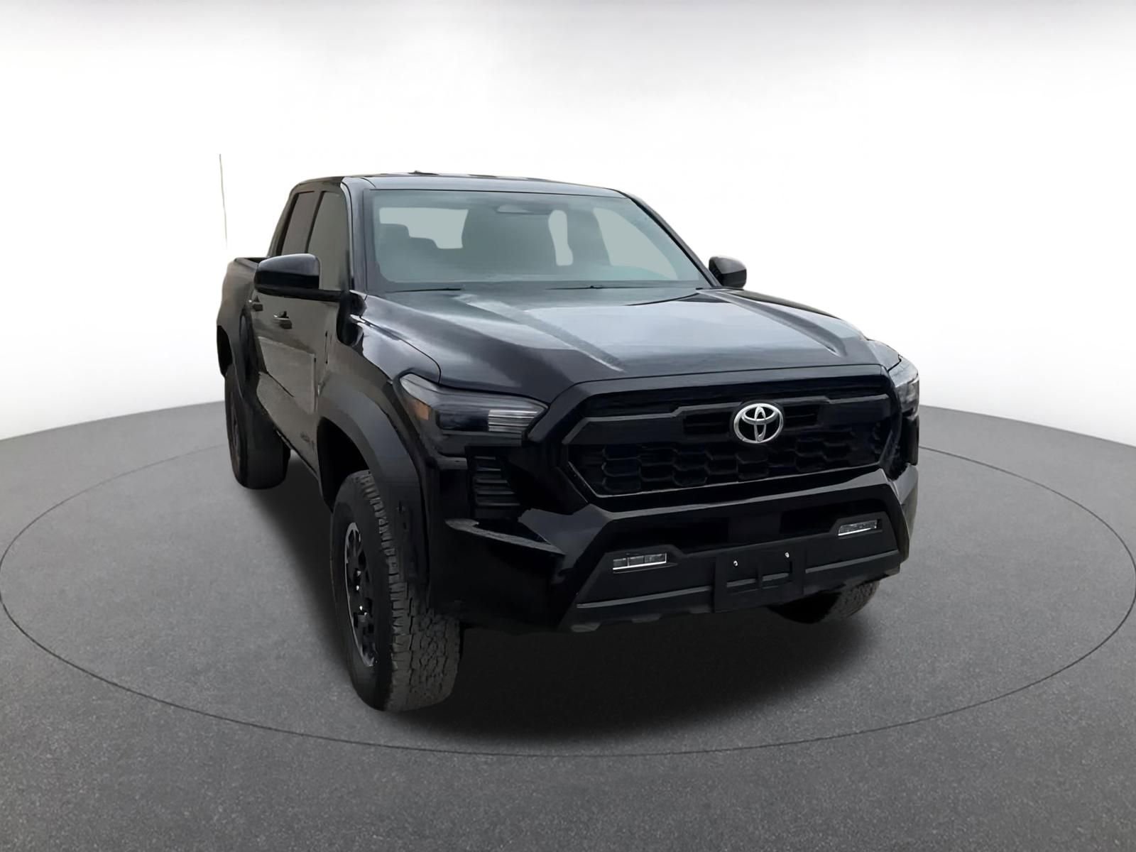Used 2025 Toyota Tacoma SR image 3