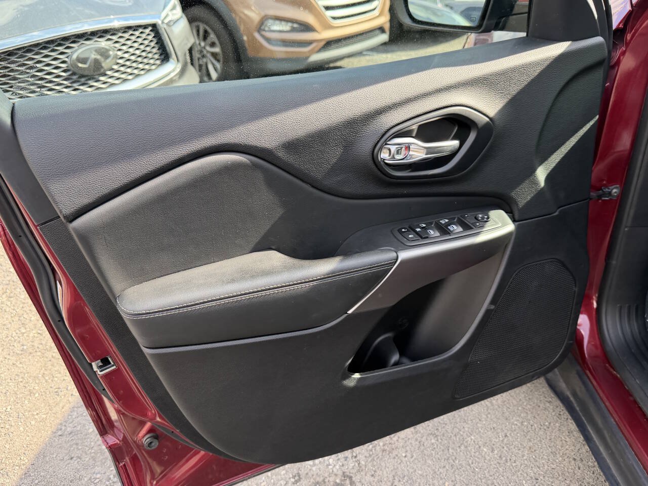 Used 2021 Jeep Cherokee Latitude Lux FWD image 10