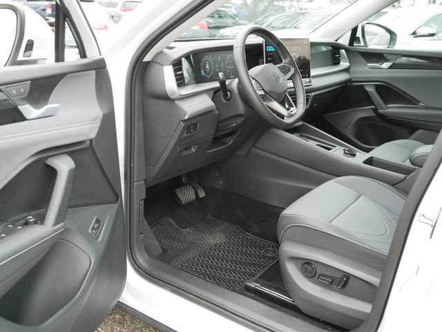 Certified 2026 Volkswagen Tiguan SE AWD/4WD image 11