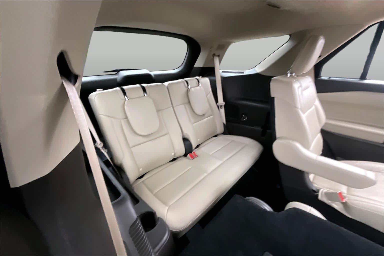 Used 2021 Ford Explorer Platinum w/ Premium Technology Package RWD image 35