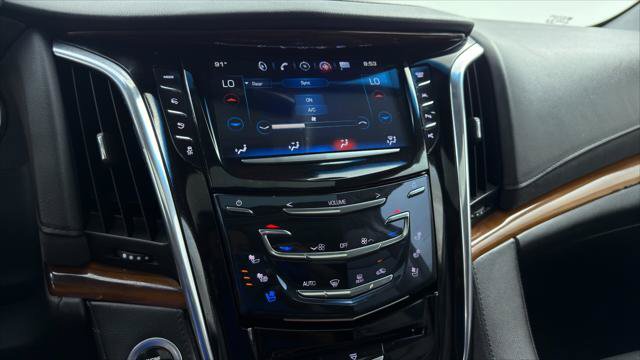 Used 2018 Cadillac Escalade ESV Luxury RWD image 32