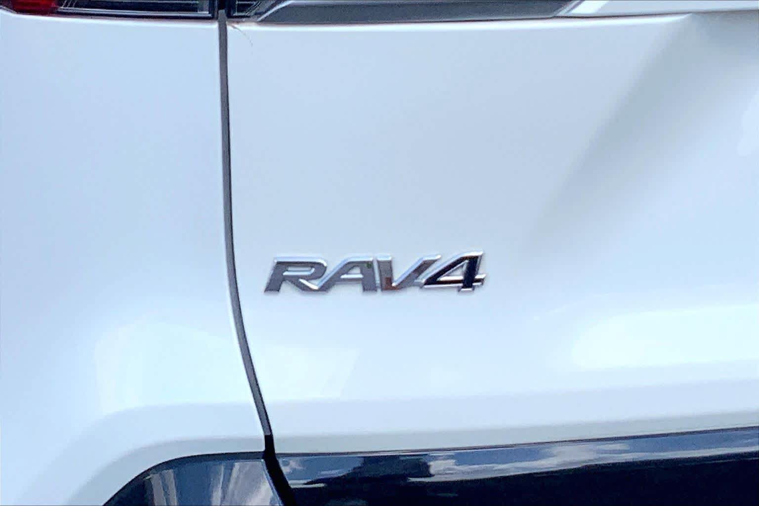 Used 2021 Toyota RAV4 XSE AWD/4WD image 10