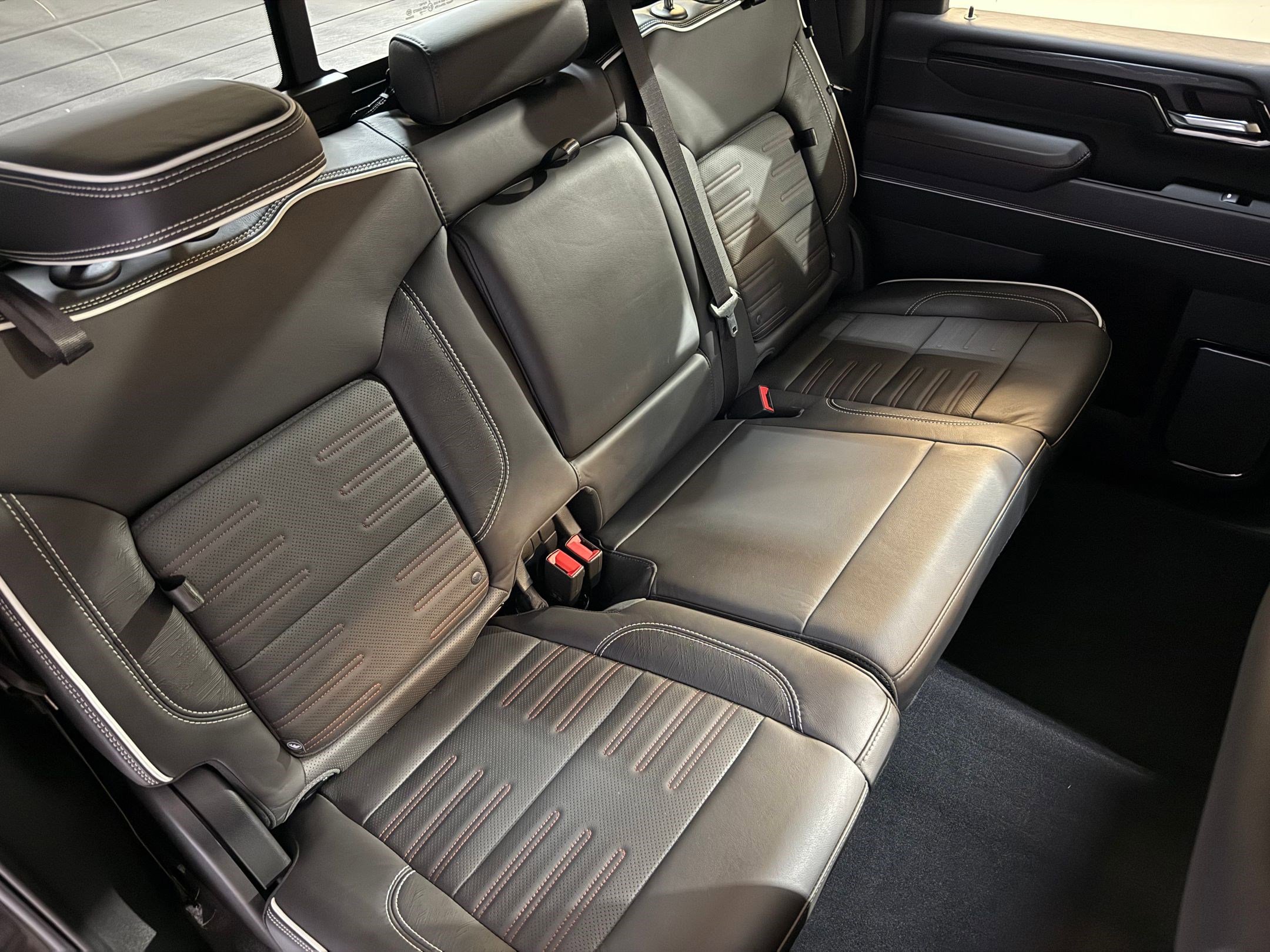 Used 2024 GMC Sierra 2500 AT4X w/ AT4X AEV Edition image 47