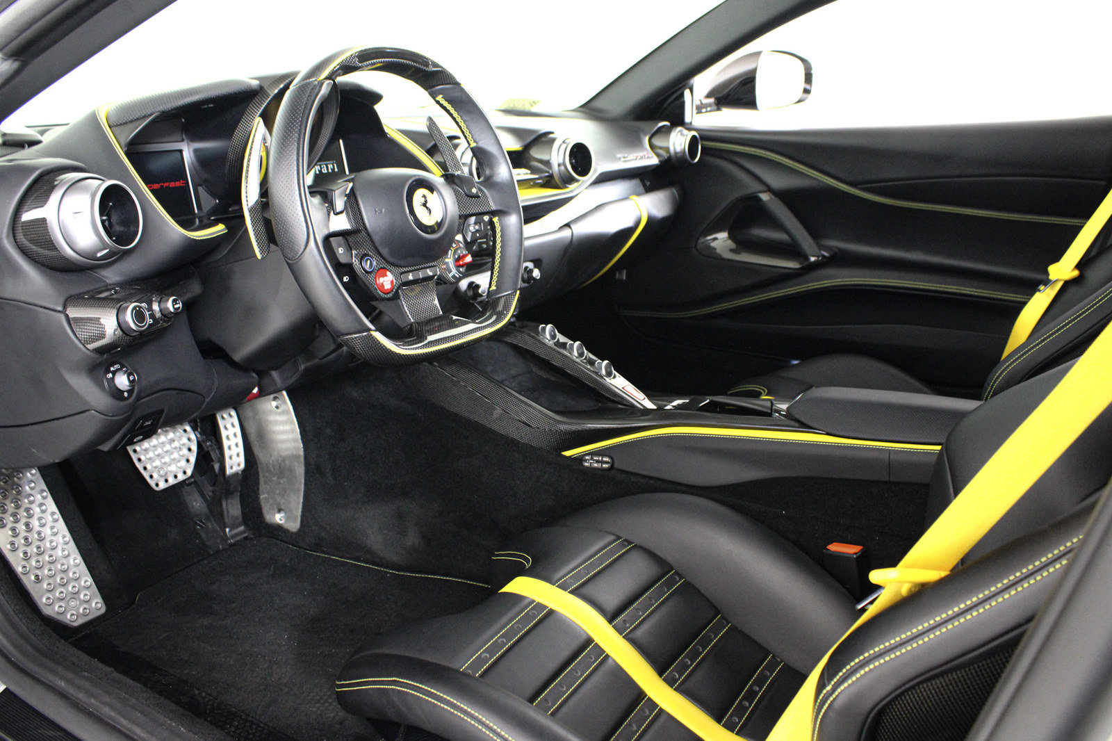Used 2019 Ferrari 812 Superfast RWD image 2