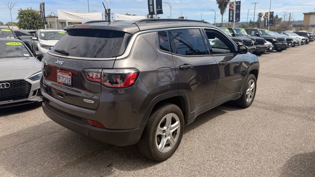 Used 2023 Jeep Compass Latitude image 4