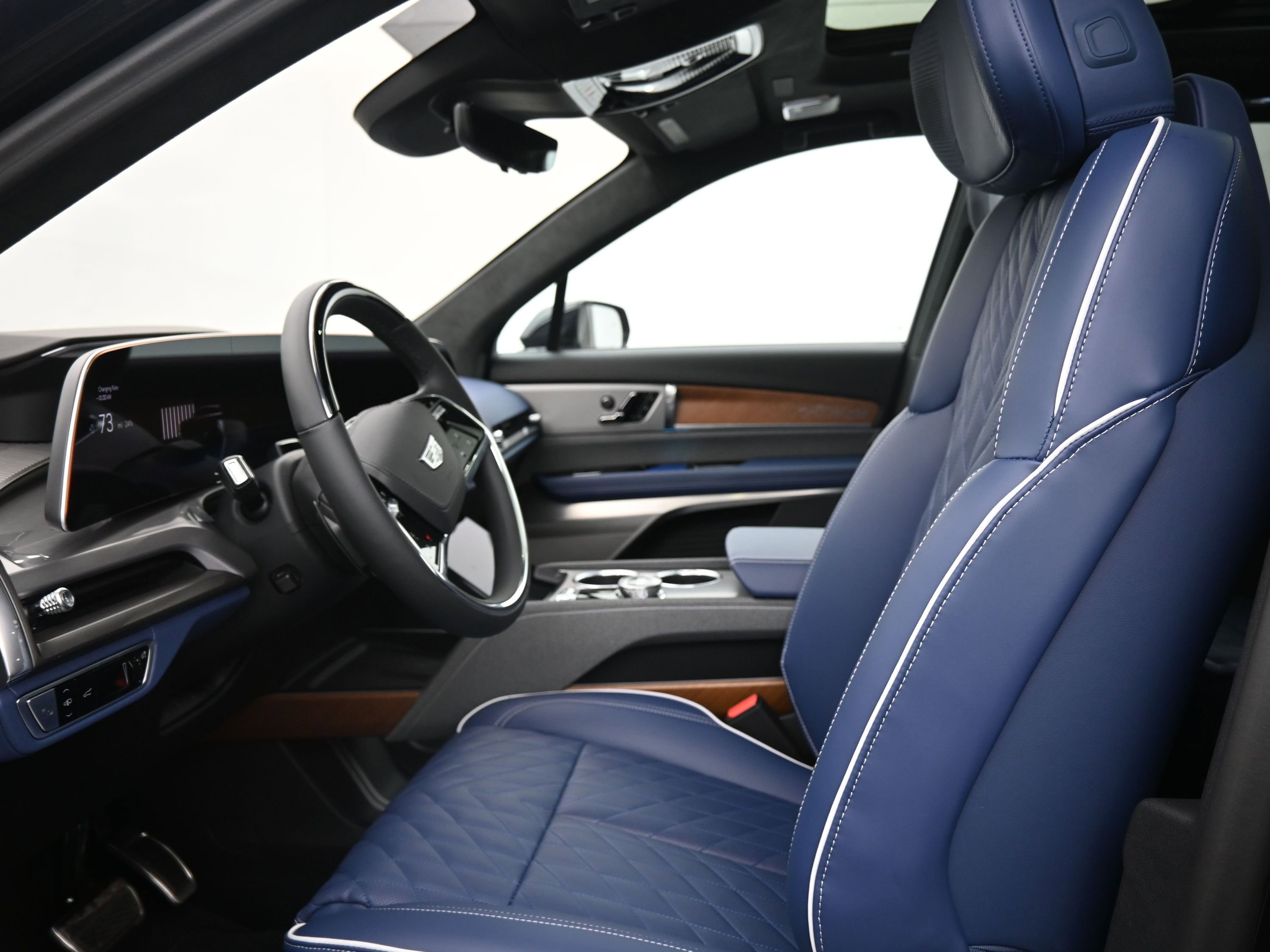 New 2026 Cadillac Vistiq Premium Luxury w/ LPO, Floor Liner Package image 9