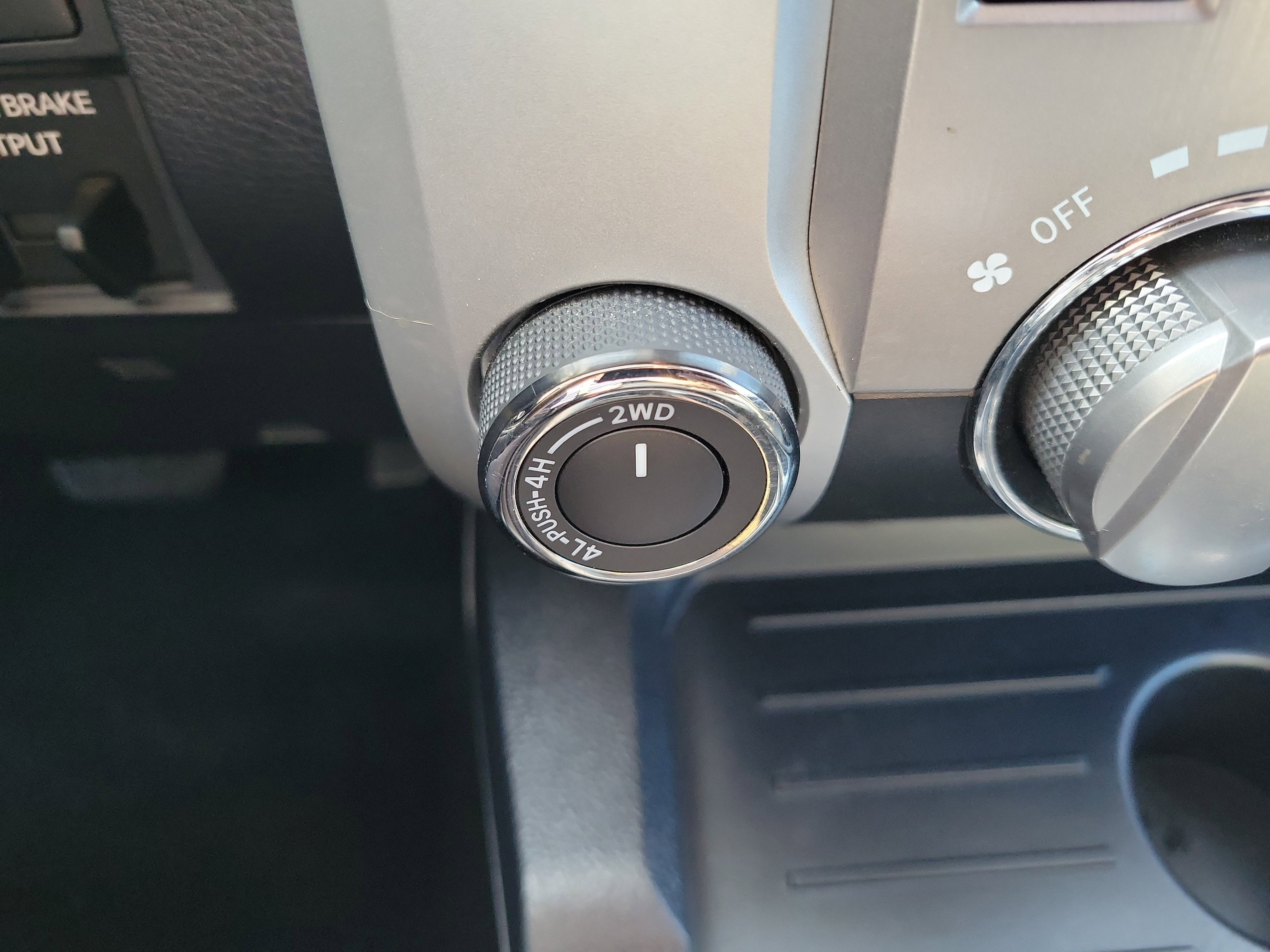 Used 2018 Toyota Tundra SR5 w/ SR5 Upgrade Package image 31