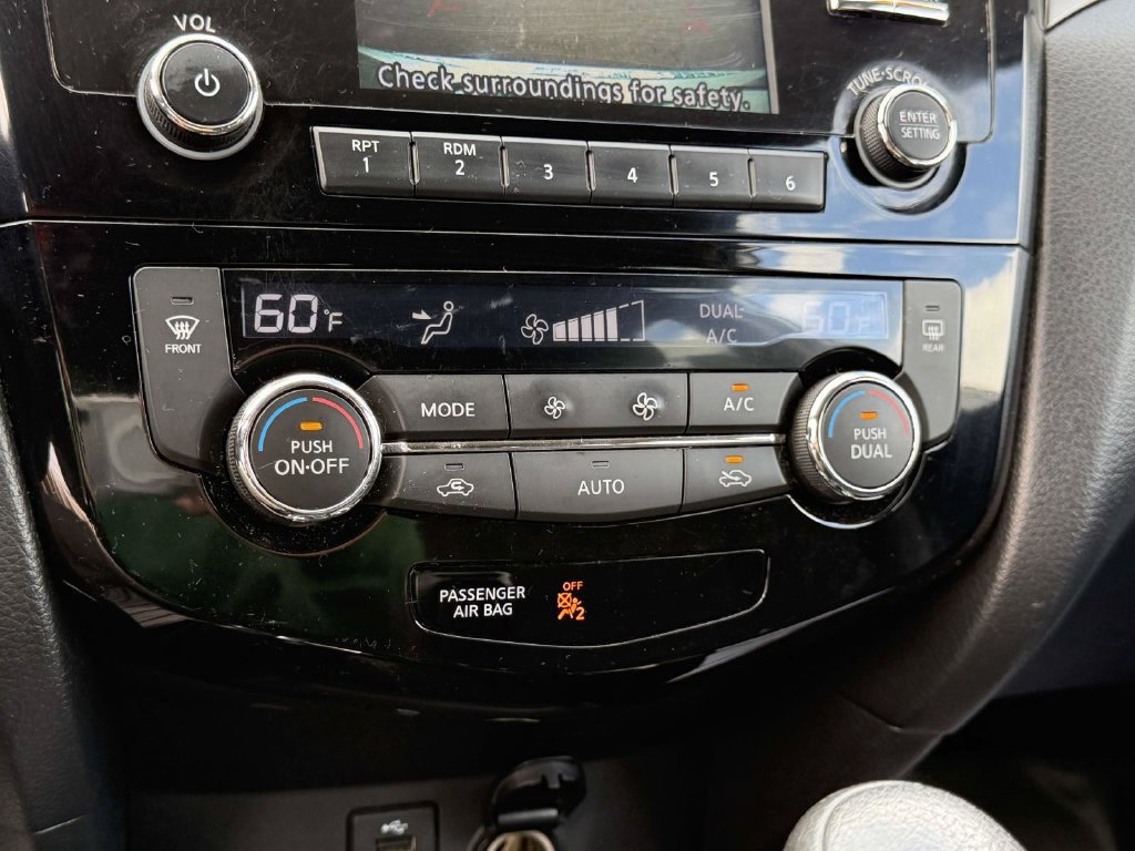 Used 2015 Nissan Rogue SV AWD/4WD image 29