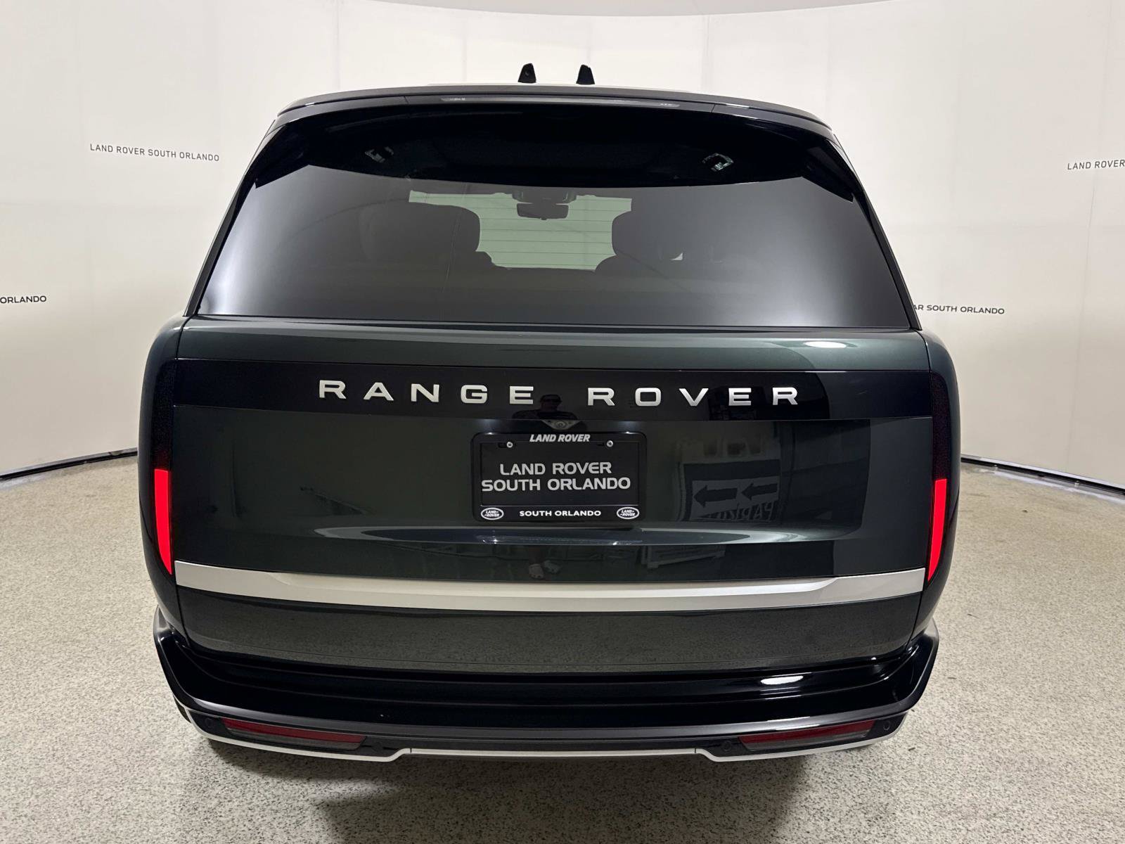 Used 2025 Land Rover Range Rover Long Wheelbase Autobiography AWD/4WD image 4