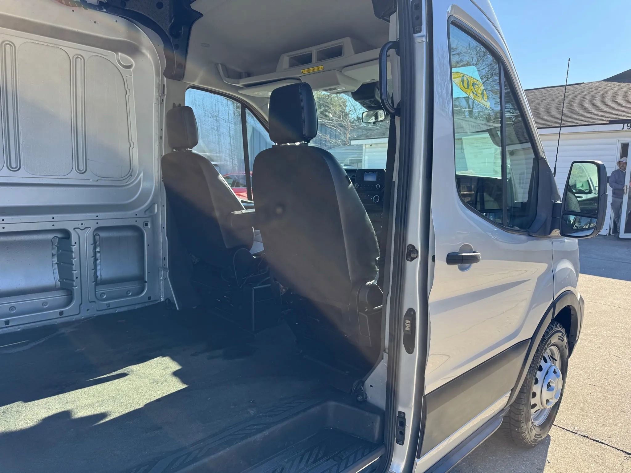 Used 2020 Ford Transit 250 Medium Roof AWD image 29