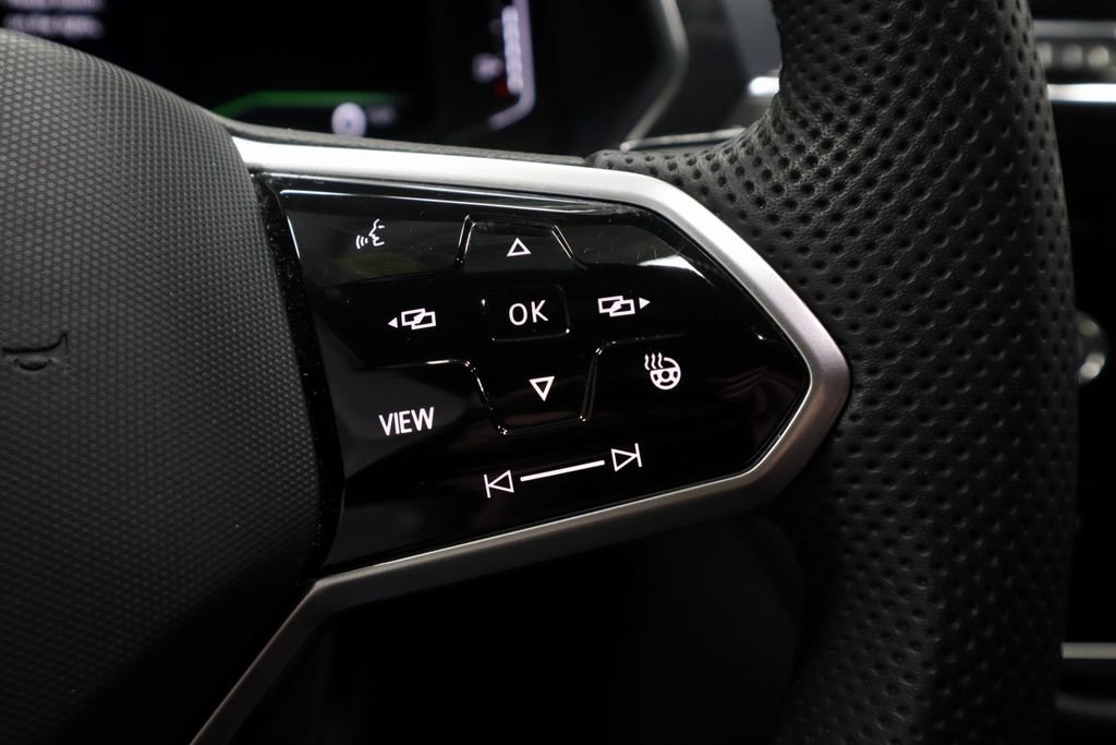 Used 2022 Volkswagen Tiguan SEL R-Line image 33