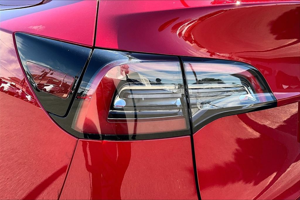 Used 2023 Tesla Model Y Long Range AWD/4WD image 29