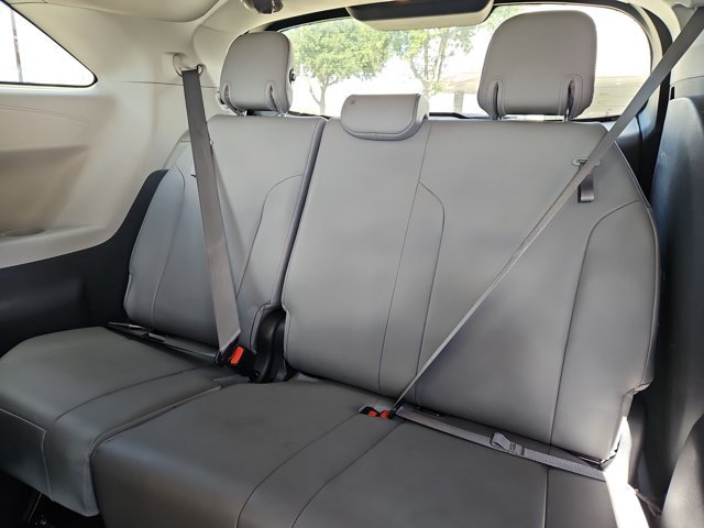 Used 2021 Toyota Sienna XLE FWD image 20