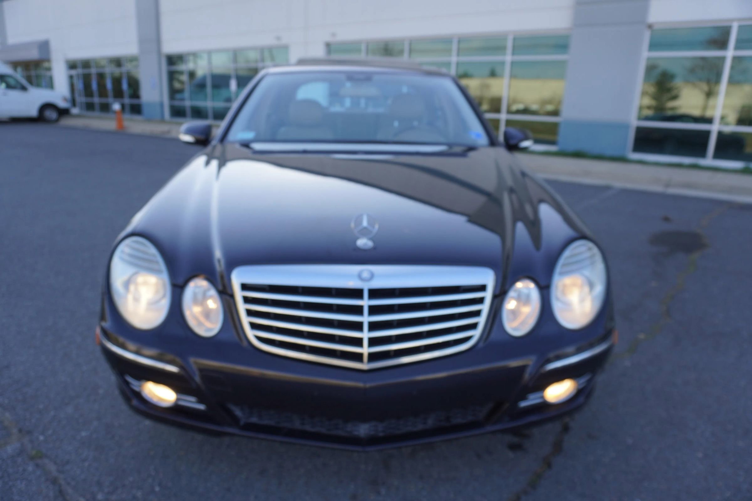 Used 2008 Mercedes-Benz E 350 E 350 4MATIC Sedan 4D image 2