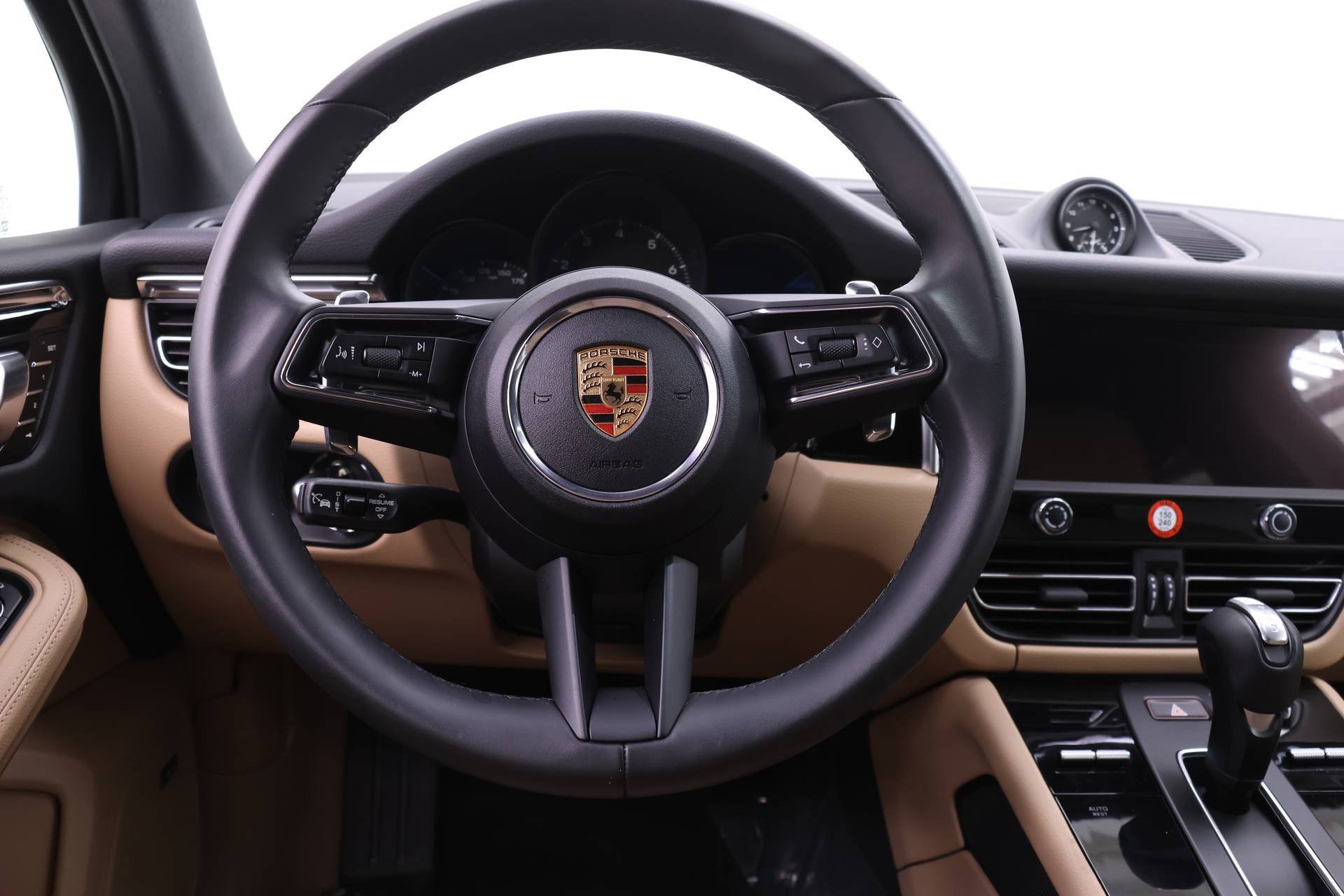 Used 2025 Porsche Macan image 22