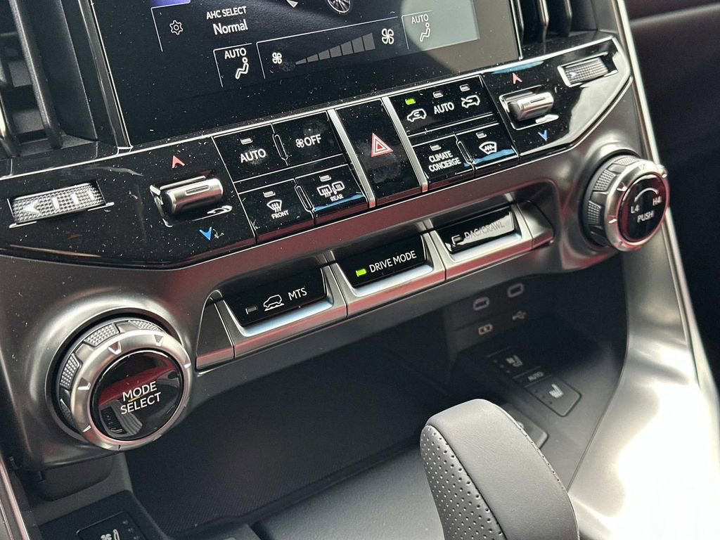 Certified 2025 Lexus LX 700h F Sport image 25