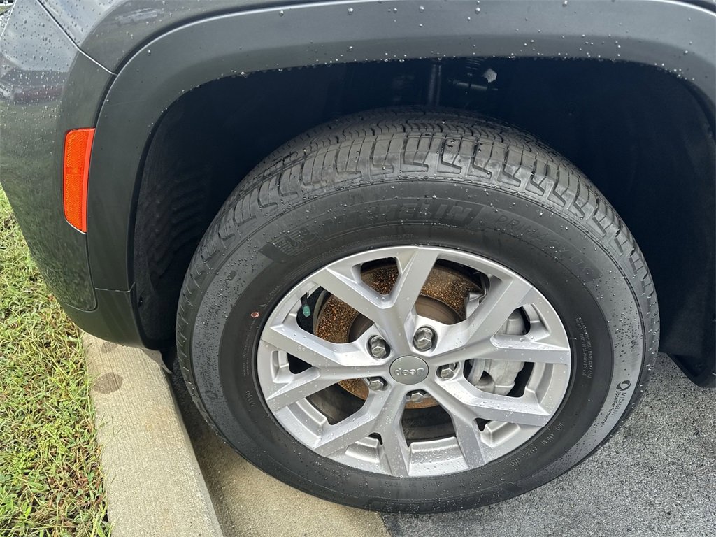 Used 2022 Jeep Grand Cherokee Limited image 16