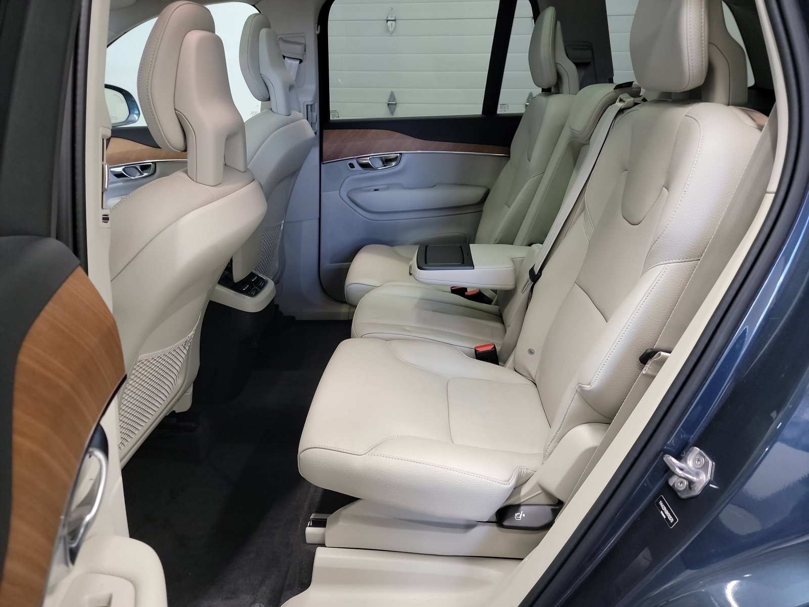 Used 2022 Volvo XC90 T6 Momentum w/ Climate Package AWD/4WD image 28