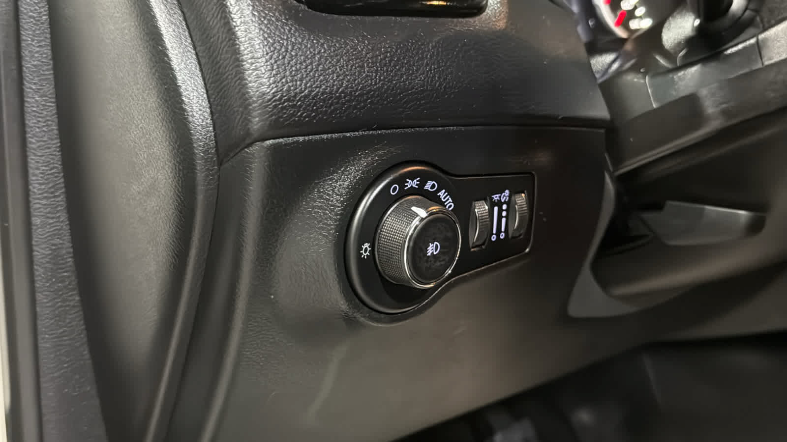 Used 2018 Jeep Compass Limited w/ Navigation Group AWD/4WD image 23