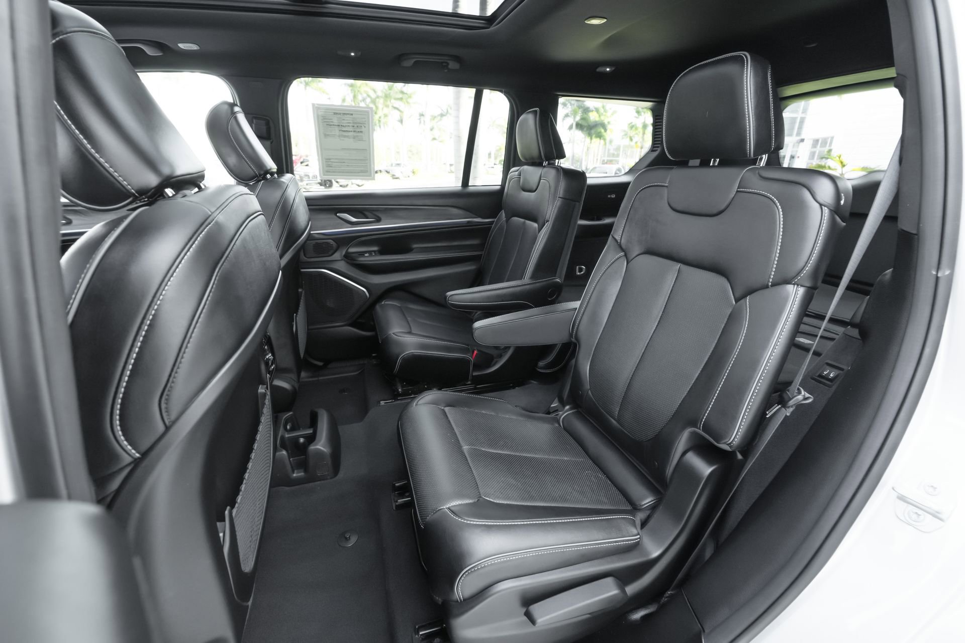 Used 2024 Jeep Grand Cherokee L Overland w/ Trailer Tow Package image 34