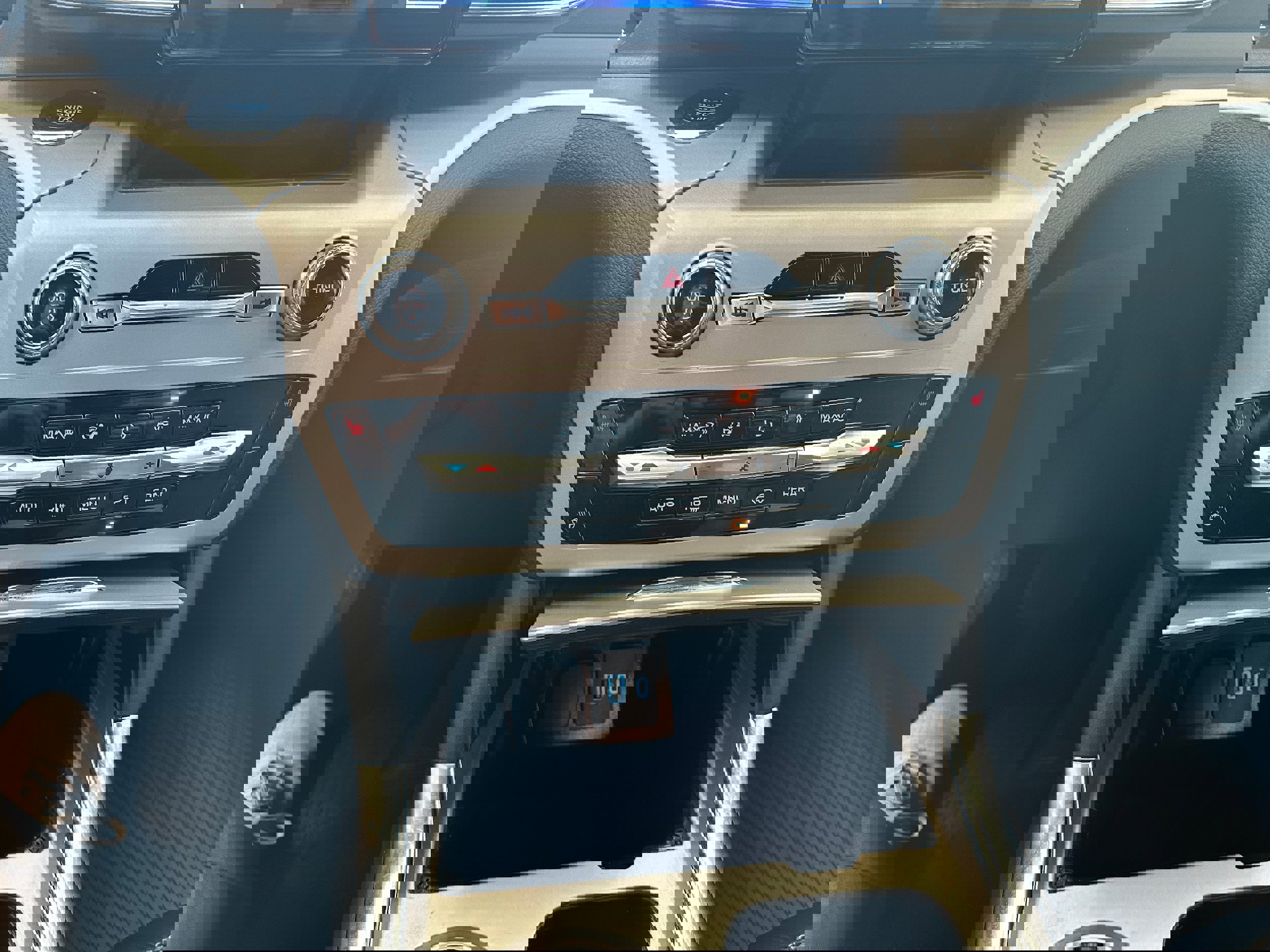 Used 2023 Ford Explorer XLT w/ Equipment Group 202A image 20