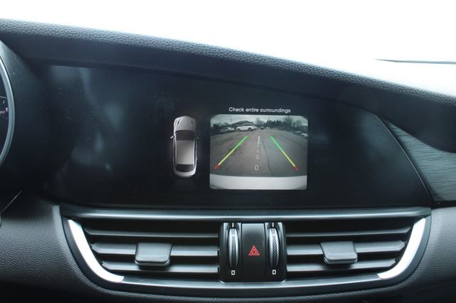 Used 2017 Alfa Romeo Giulia Sprint w/ Cold Weather Package image 21