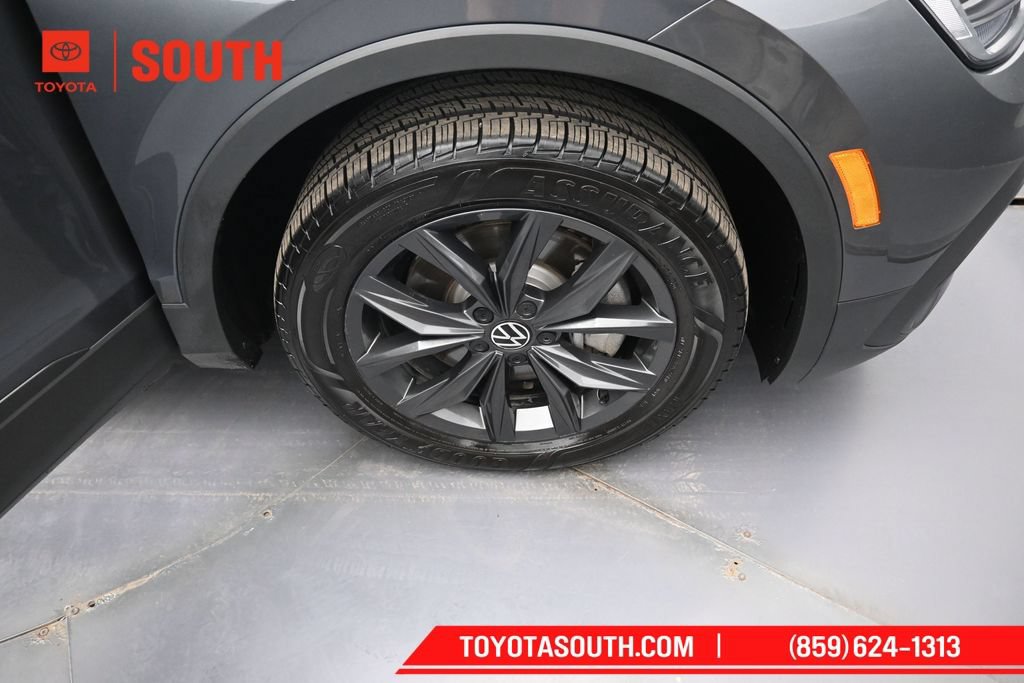 Used 2024 Volkswagen Tiguan SE AWD/4WD image 37
