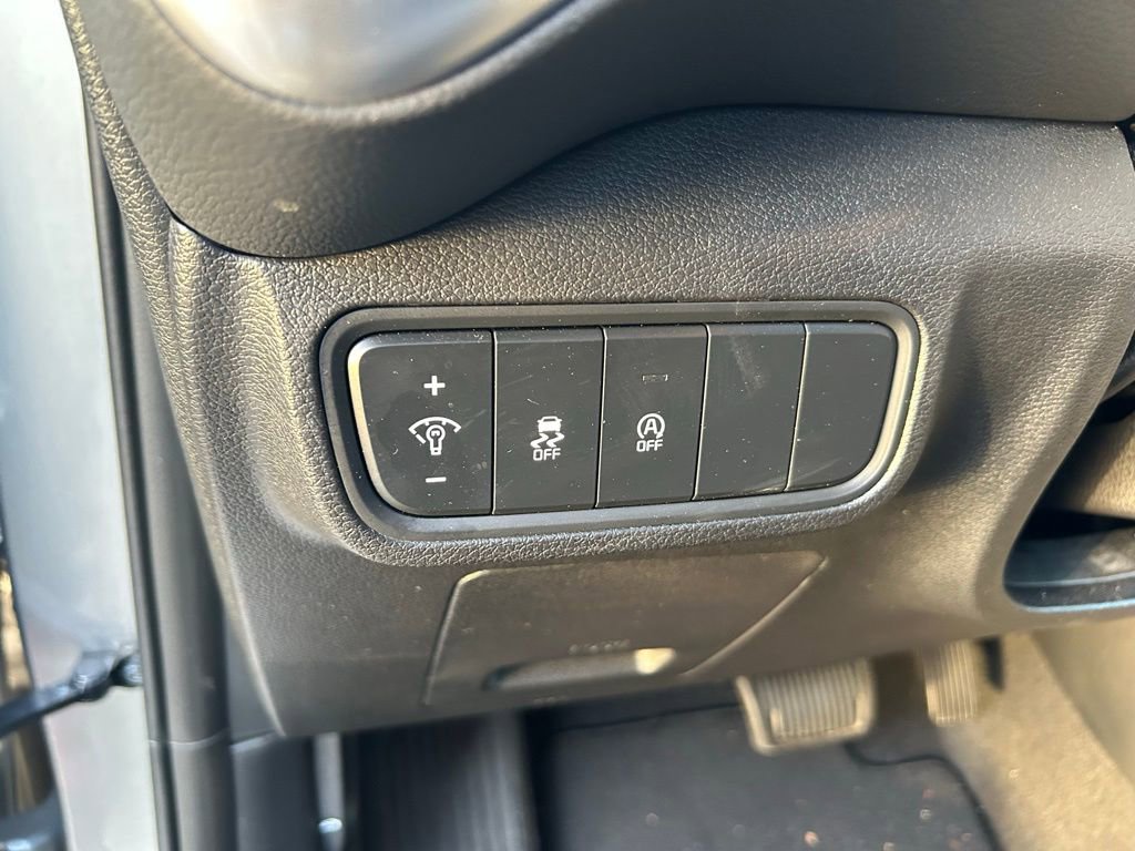 Used 2025 Kia Soul LX image 17