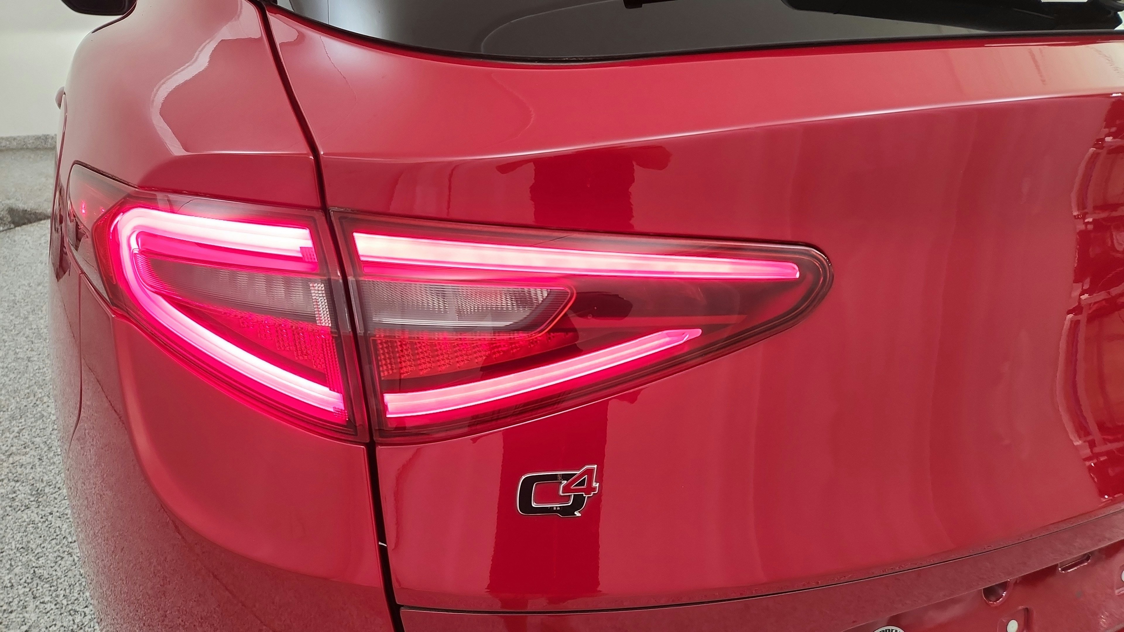 Used 2018 Alfa Romeo Stelvio AWD image 28