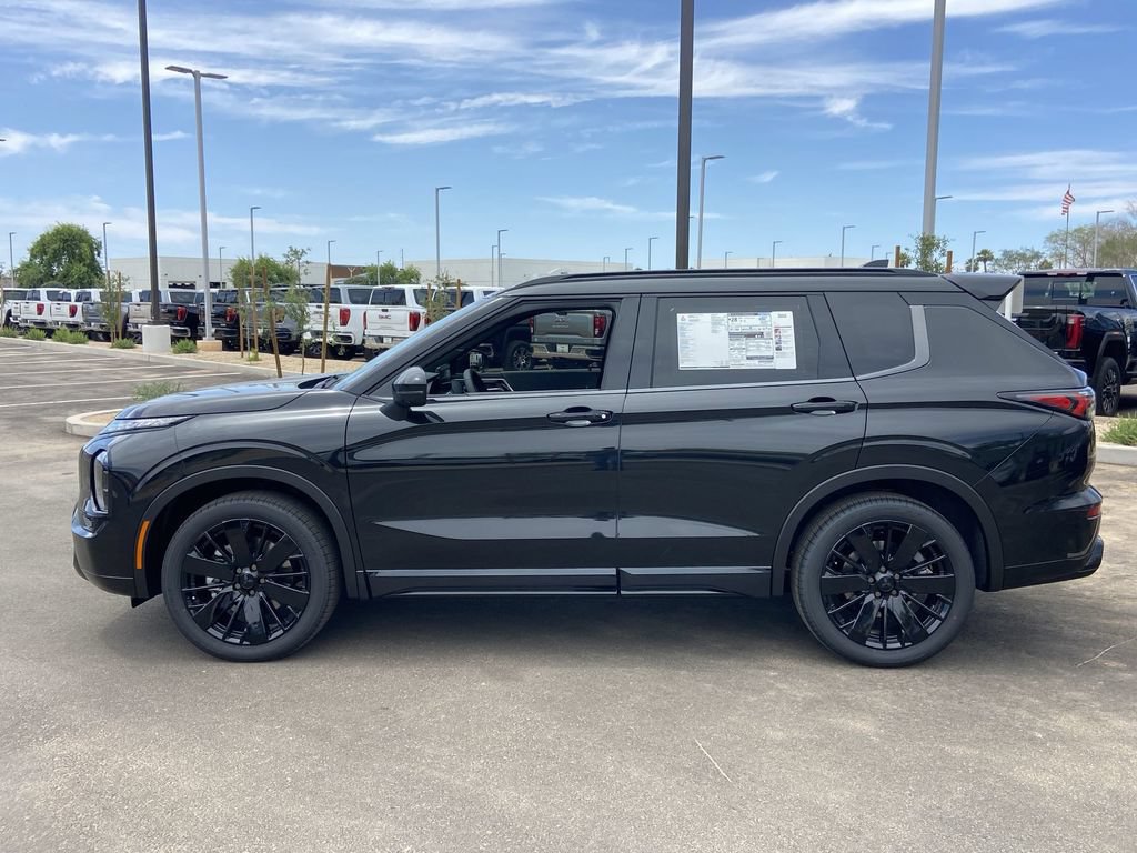 New 2026 Mitsubishi Outlander SEL Black Edition FWD image 4