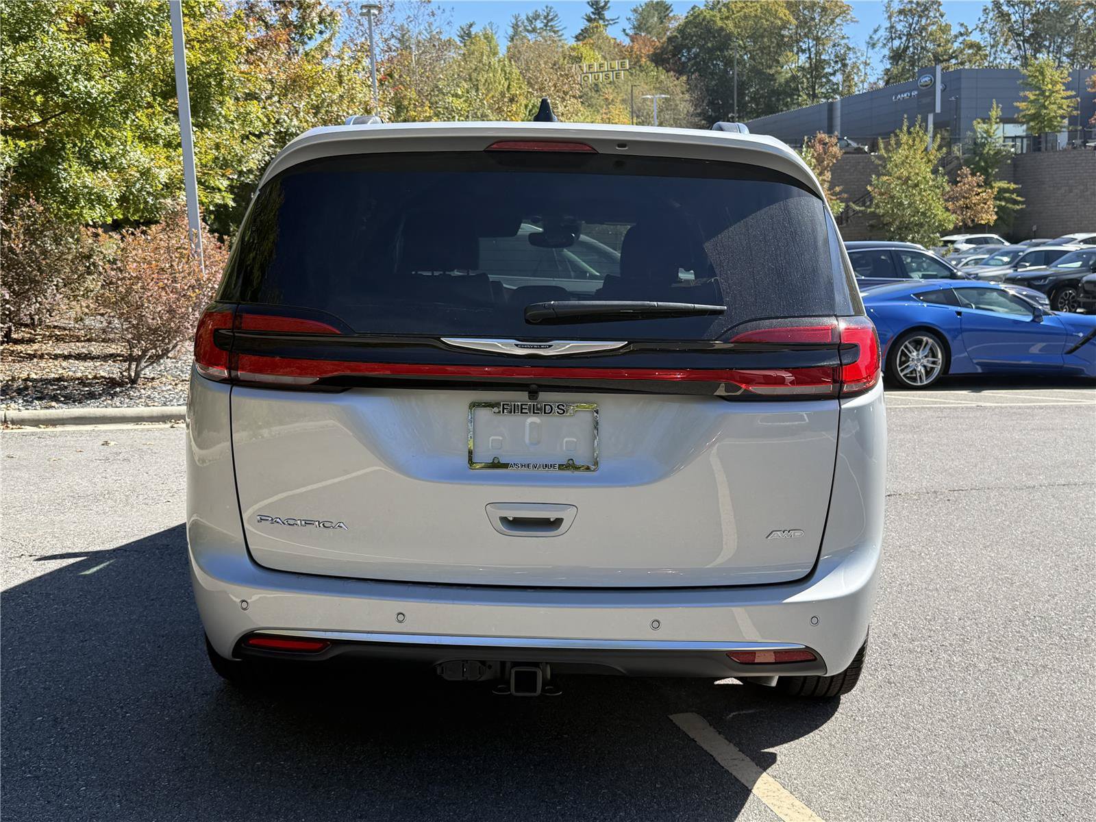 Used 2026 Chrysler Pacifica Pinnacle w/ Trailer Tow Group AWD/4WD image 4