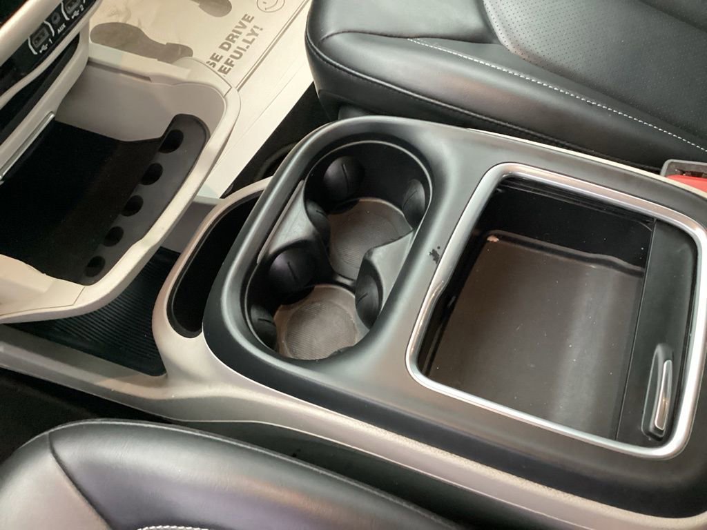 Used 2023 Chrysler Pacifica Touring-L image 38