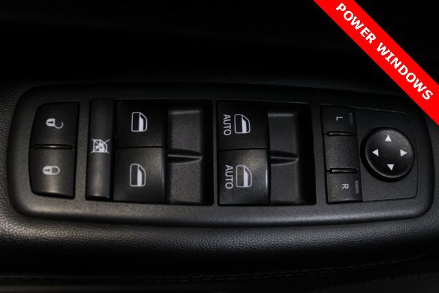Used 2018 Jeep Grand Cherokee Altitude image 37