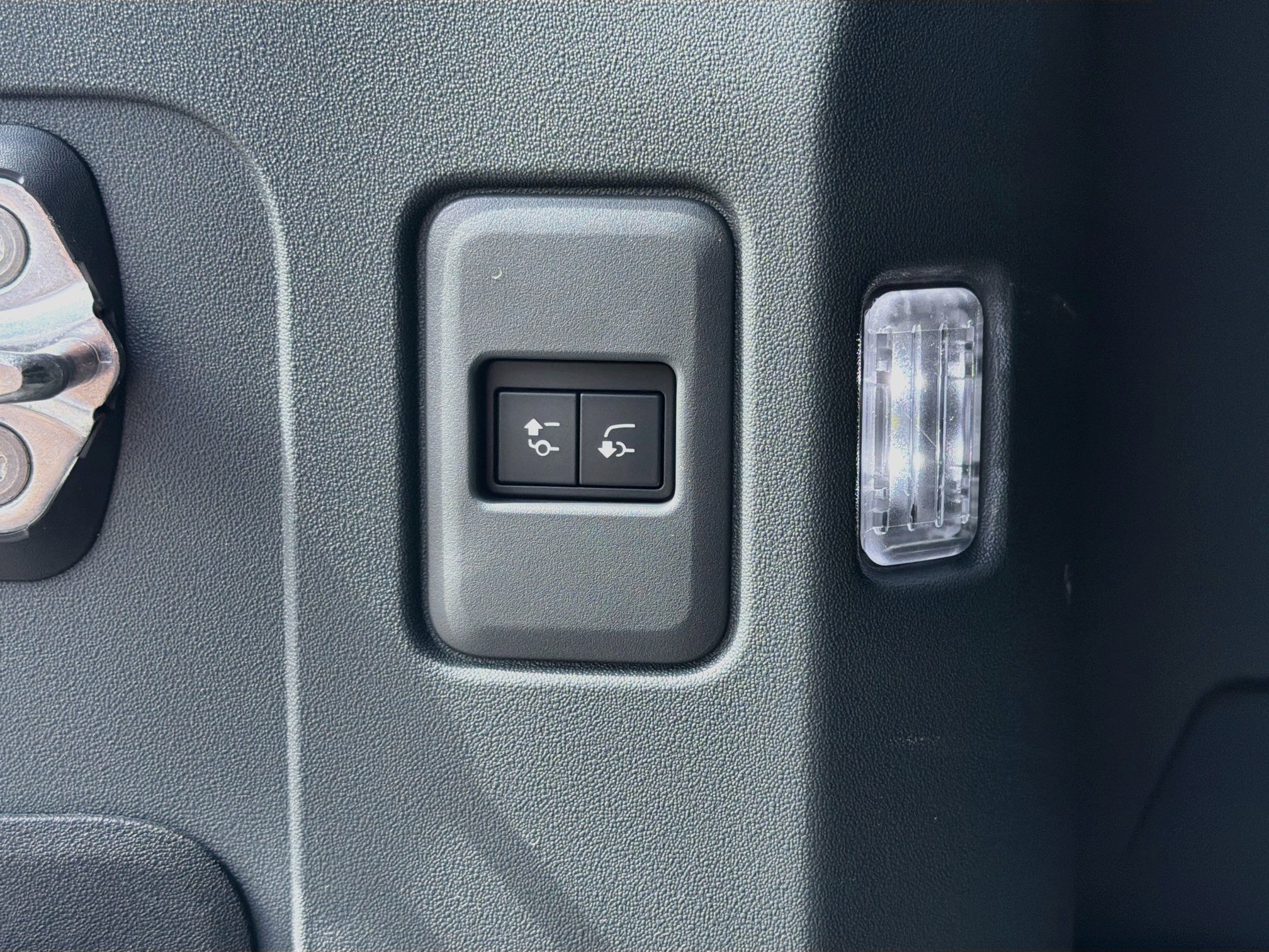 New 2026 Land Rover Defender 110 X-Dynamic SE AWD/4WD image 44