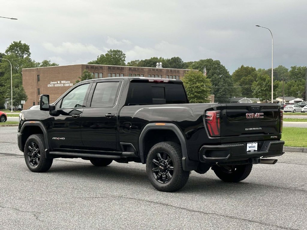 Used 2024 GMC Sierra 2500 AT4 w/ AT4 Premium Plus Package AWD/4WD image 2
