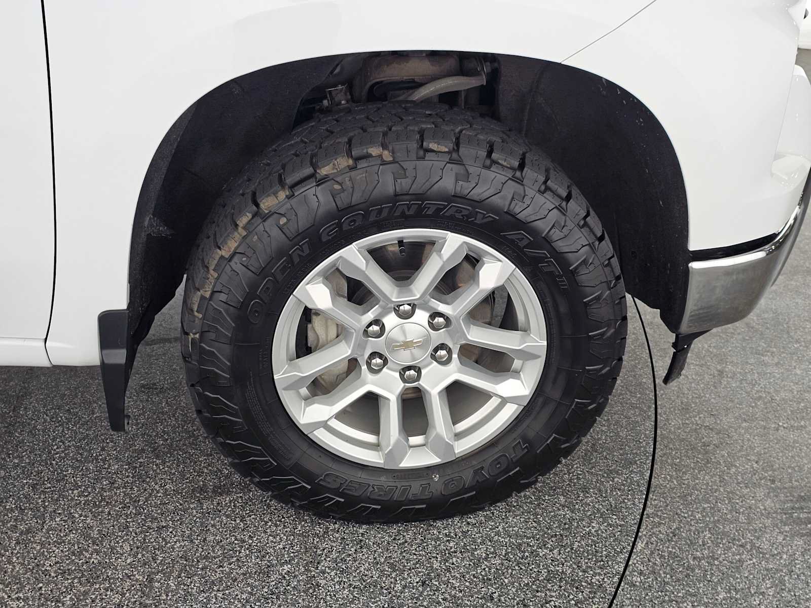 Used 2023 Chevrolet Silverado 1500 LT w/ Z71 Off-Road Package AWD/4WD image 9