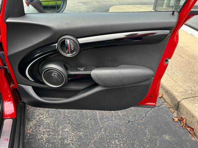 Used 2015 MINI Cooper S image 23