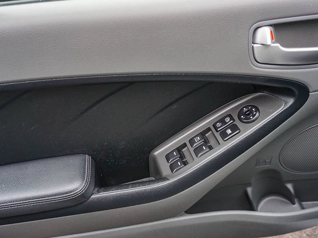 Used 2017 Kia Forte LX FWD image 19