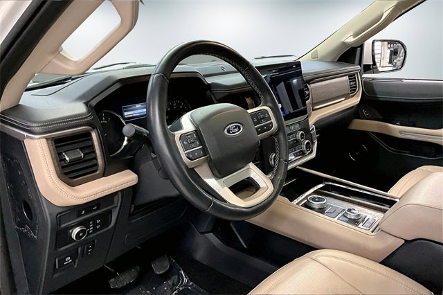 Used 2022 Ford Expedition Limited image 18
