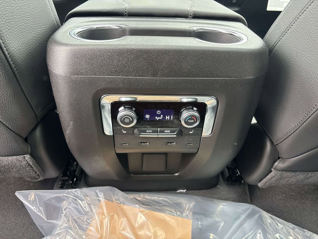 New 2026 GMC Yukon XL Denali w/ Denali Reserve Package image 11