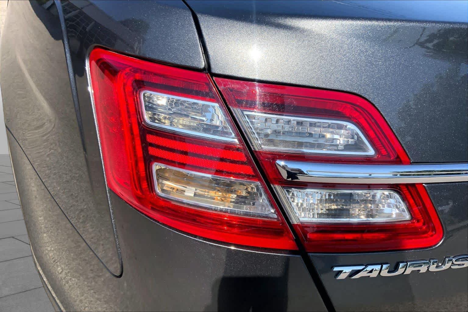 Used 2018 Ford Taurus SEL w/ Equipment Group 201A FWD image 28