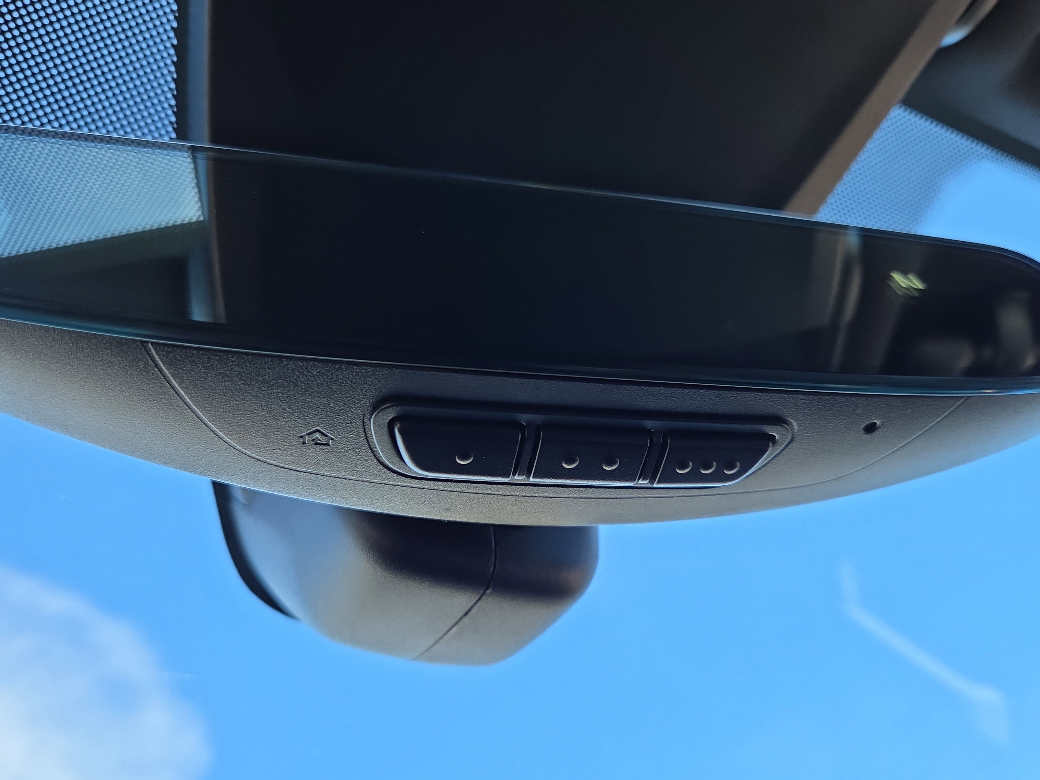 Used 2022 Volkswagen Tiguan SE R-Line image 17