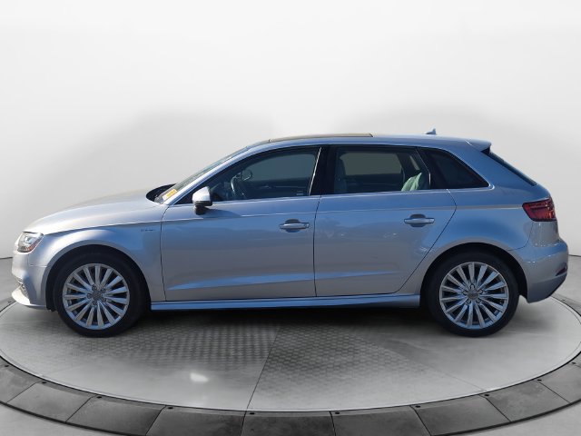 Used 2018 Audi A3 e-tron Prestige w/ Prestige Package FWD image 2