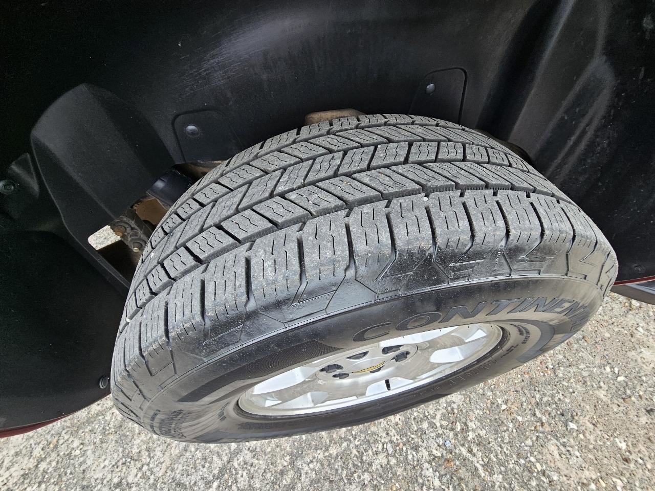 Used 2011 Chevrolet Suburban LT image 12